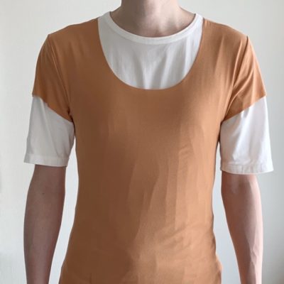 Tシャツの上から着たinTの首回り