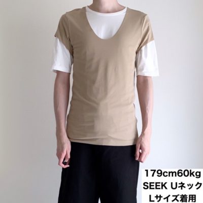 SEEK UネックをTシャツの上から着用