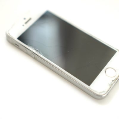ボロボロのiPhoneSE