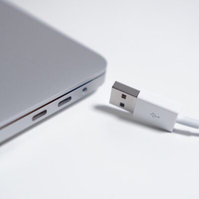 MacBookProにUSB-Aは挿さらない