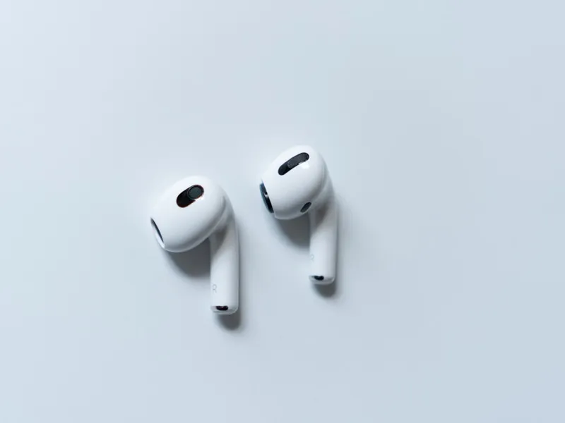 イヤーピースを外したAirpodsProとAirpods3を比較