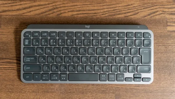 デスク上のMX Keys Mini