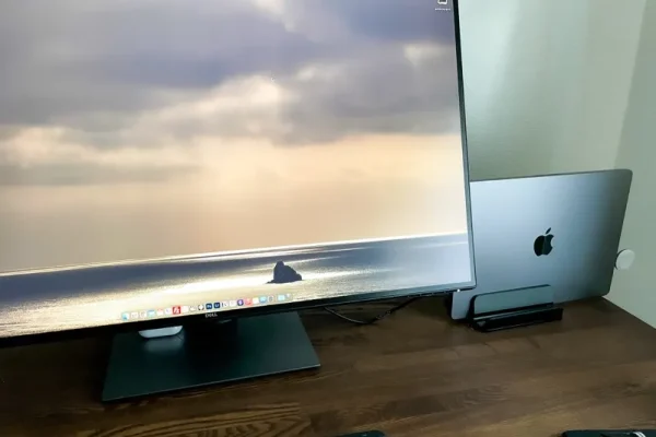DELLのモニターとMacbookPro