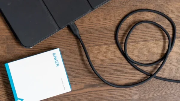 ANKERの絡まりにくいケーブル「Anker PowerLine III Flow」