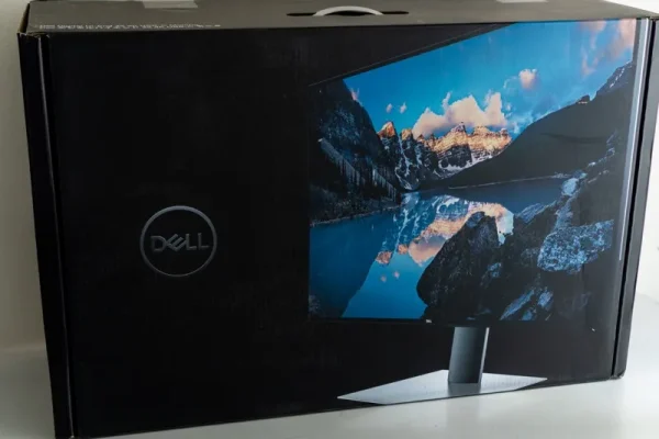 DELL U3219Qの箱