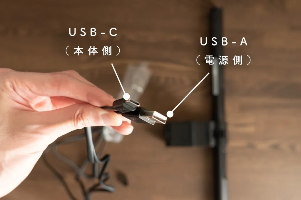 BenQ ScreenBarのケーブル端子注釈説明画像
