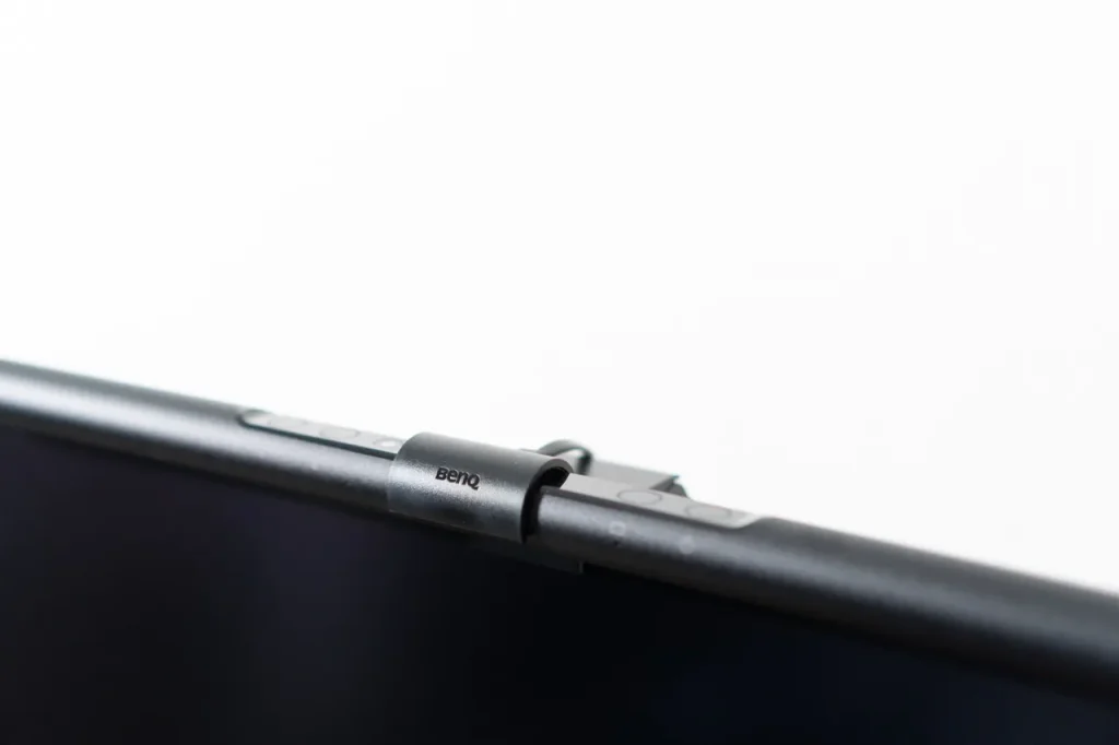 BenQ ScreenBarは高級感ある質感