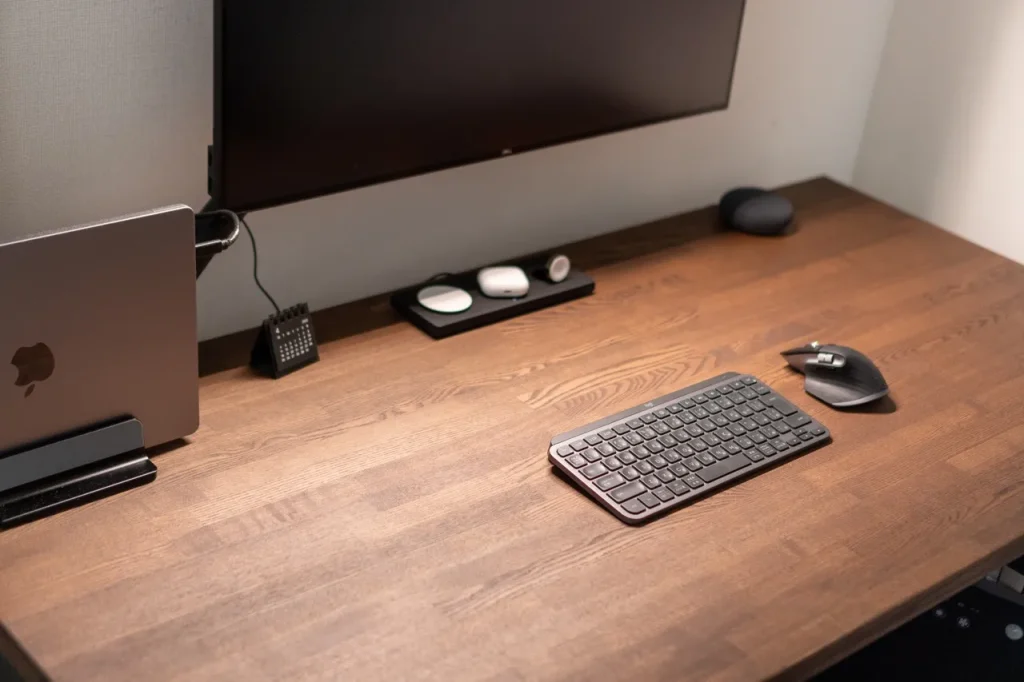 BenQ ScreenBarは手元を広く明るくしてくれる