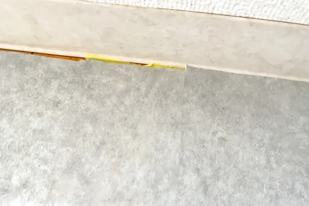 床のクッションフロア貼りで端の失敗した部分