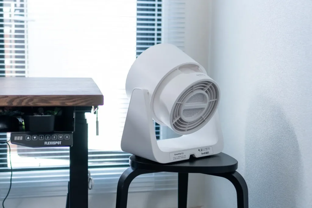 BALMUDA GreenFan C2で空気を入れ替える画像