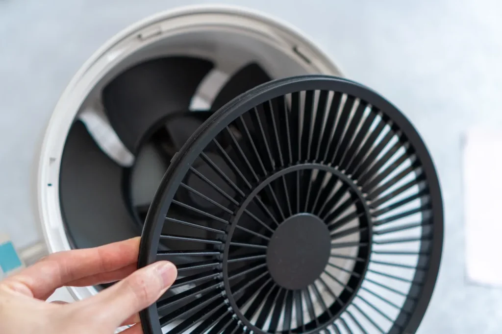 BALMUDA GreenFan C2の蓋を開ける画像