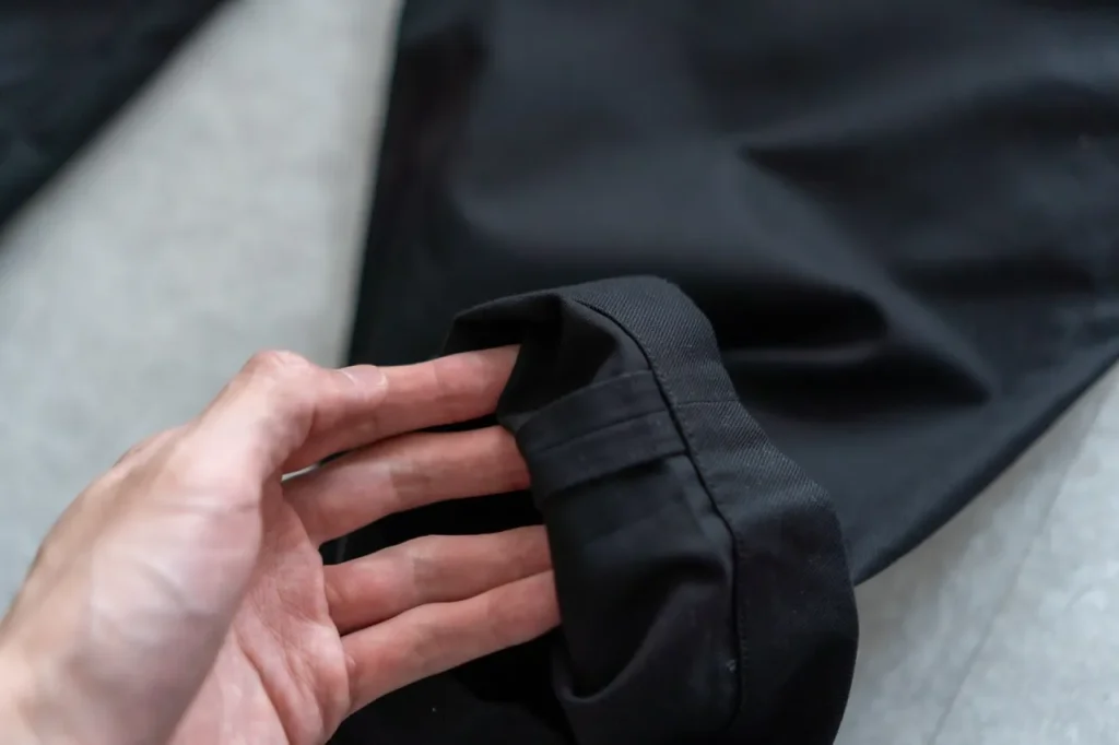 LENOの2TuckTrousersの裾のロック始末