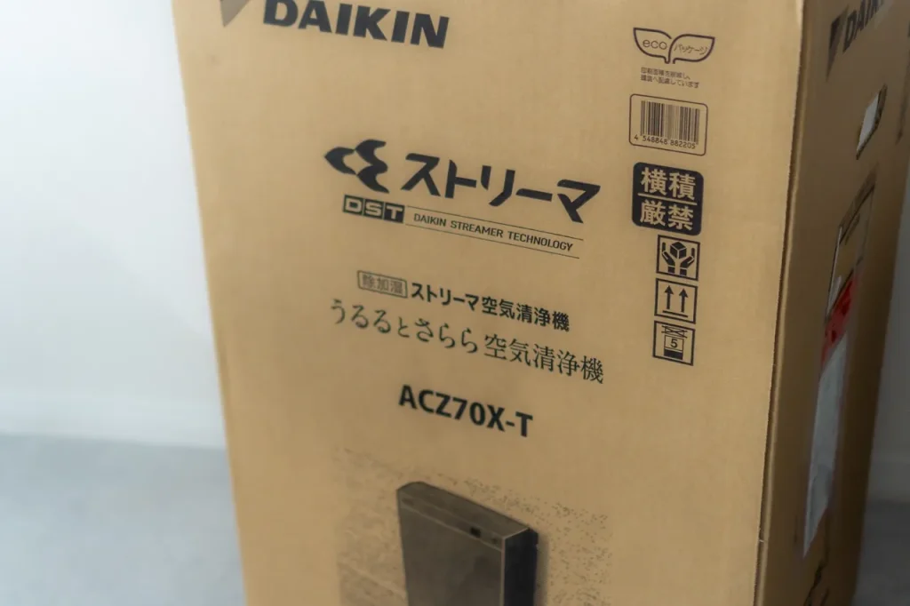 ダイキンの除加湿空気清浄機「ACZ70X-T」の箱