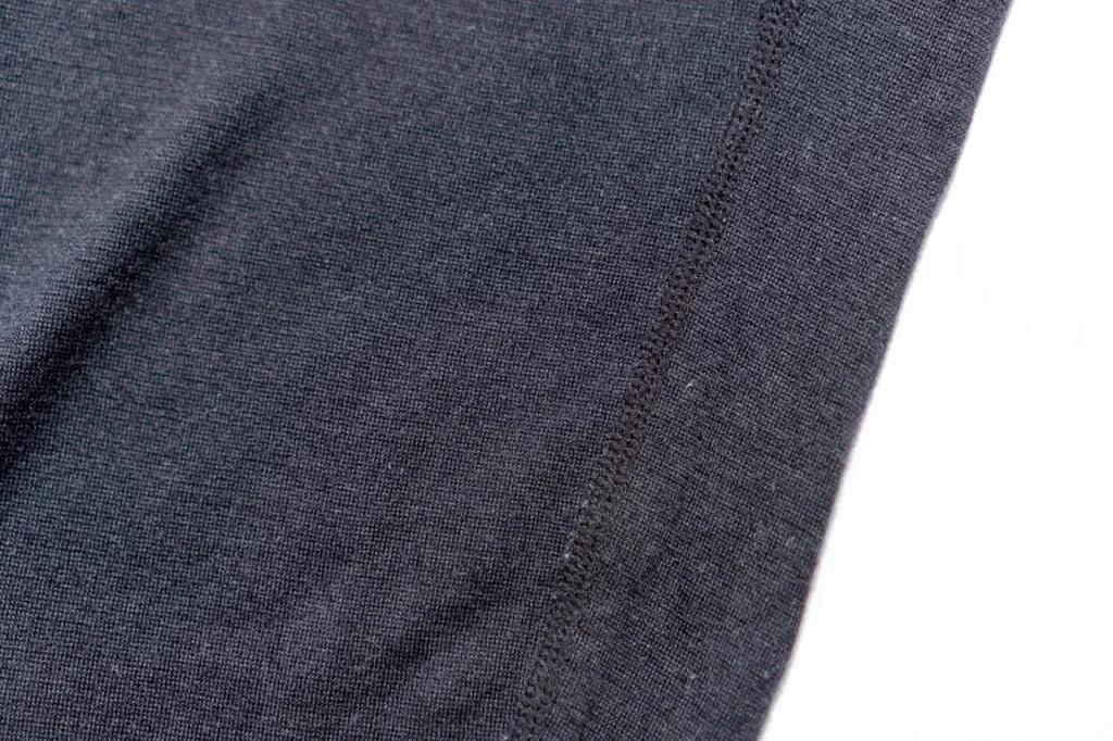 ワークマンのメリノウール100%ロングタイツの脇の縫い目