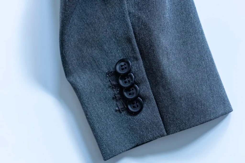 ワークマンのプレミアムスーツの袖のボタン