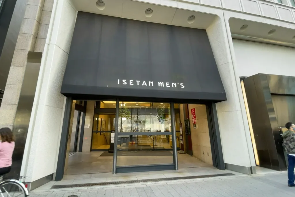 新宿ISETAN MENS館の入り口の画像